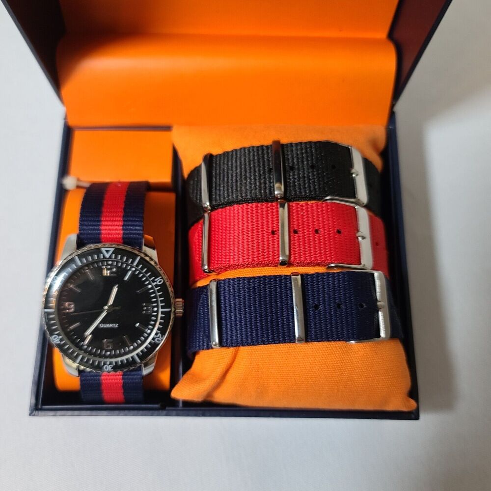 G.H. Bass & Co. Quartz Watch With 4 Nylon Bands NIB